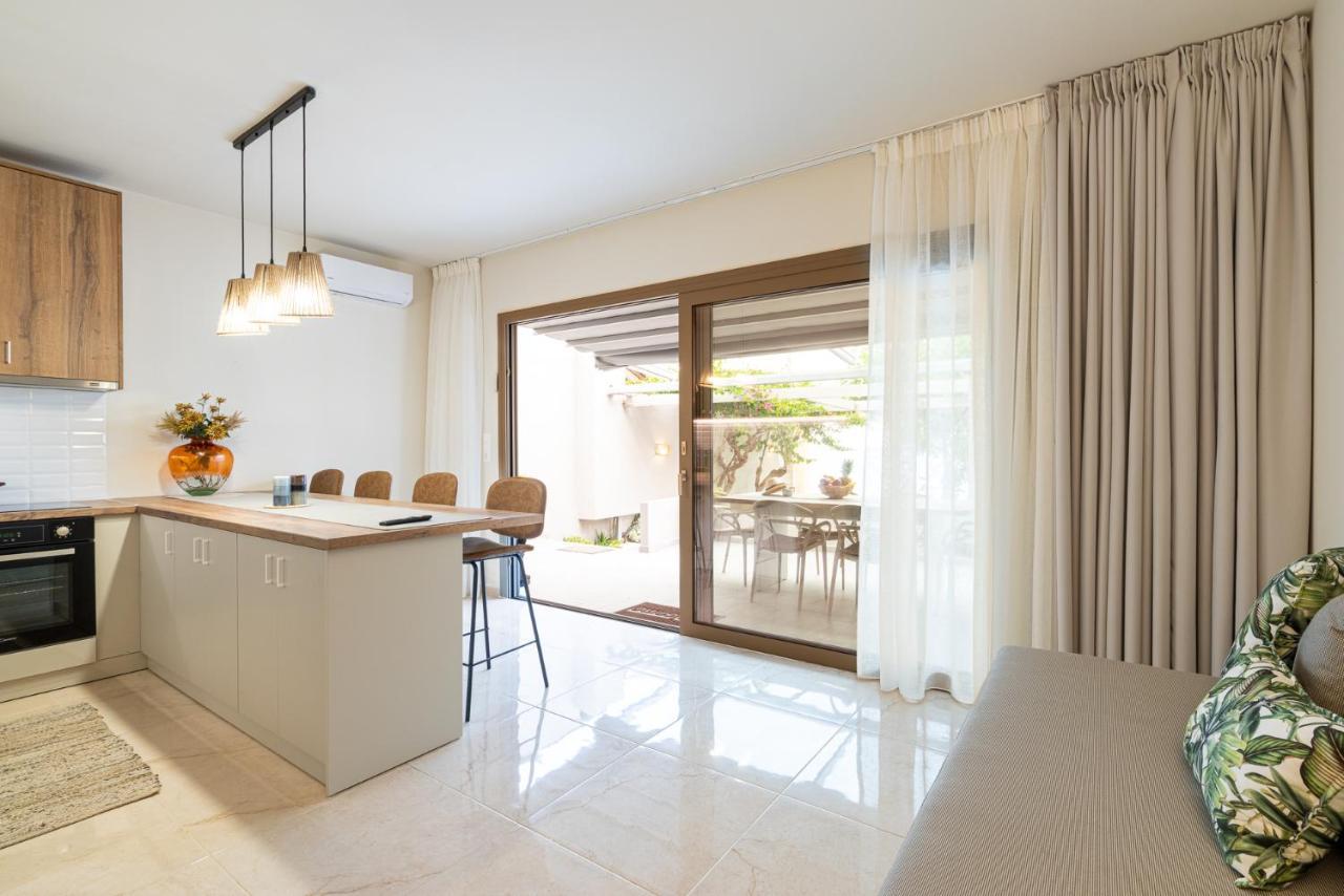 Buganvilla-Sea Front Villas 阿齐亚·佩拉加 外观 照片