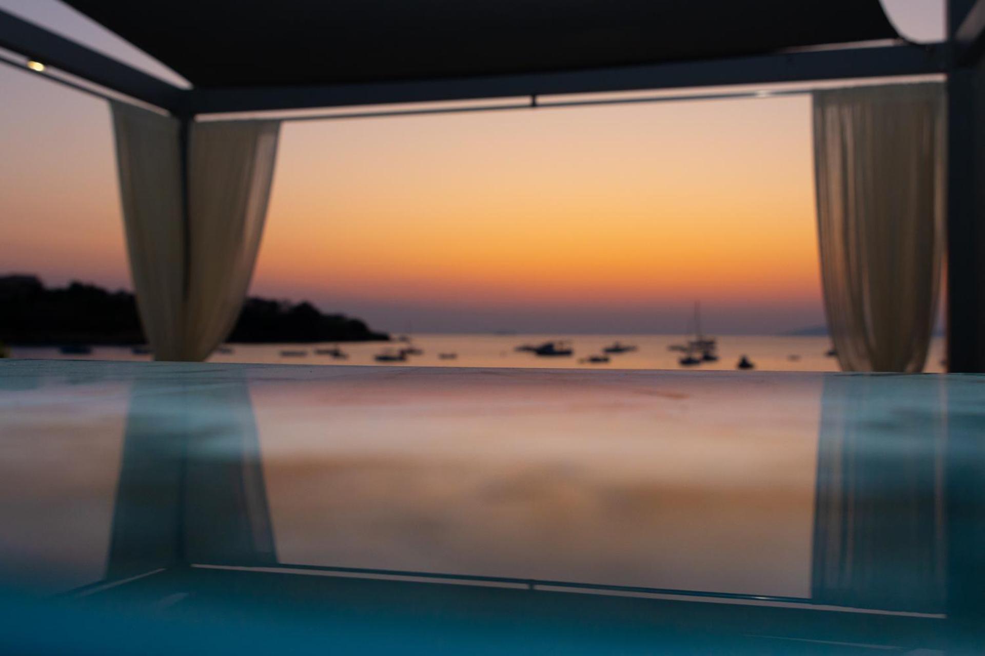 Buganvilla-Sea Front Villas 阿齐亚·佩拉加 外观 照片